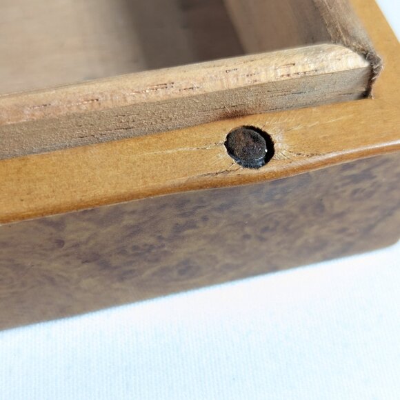 Minimalist Burl Maple cigar humidor, travel cigar storage box - Picture 7 of 10